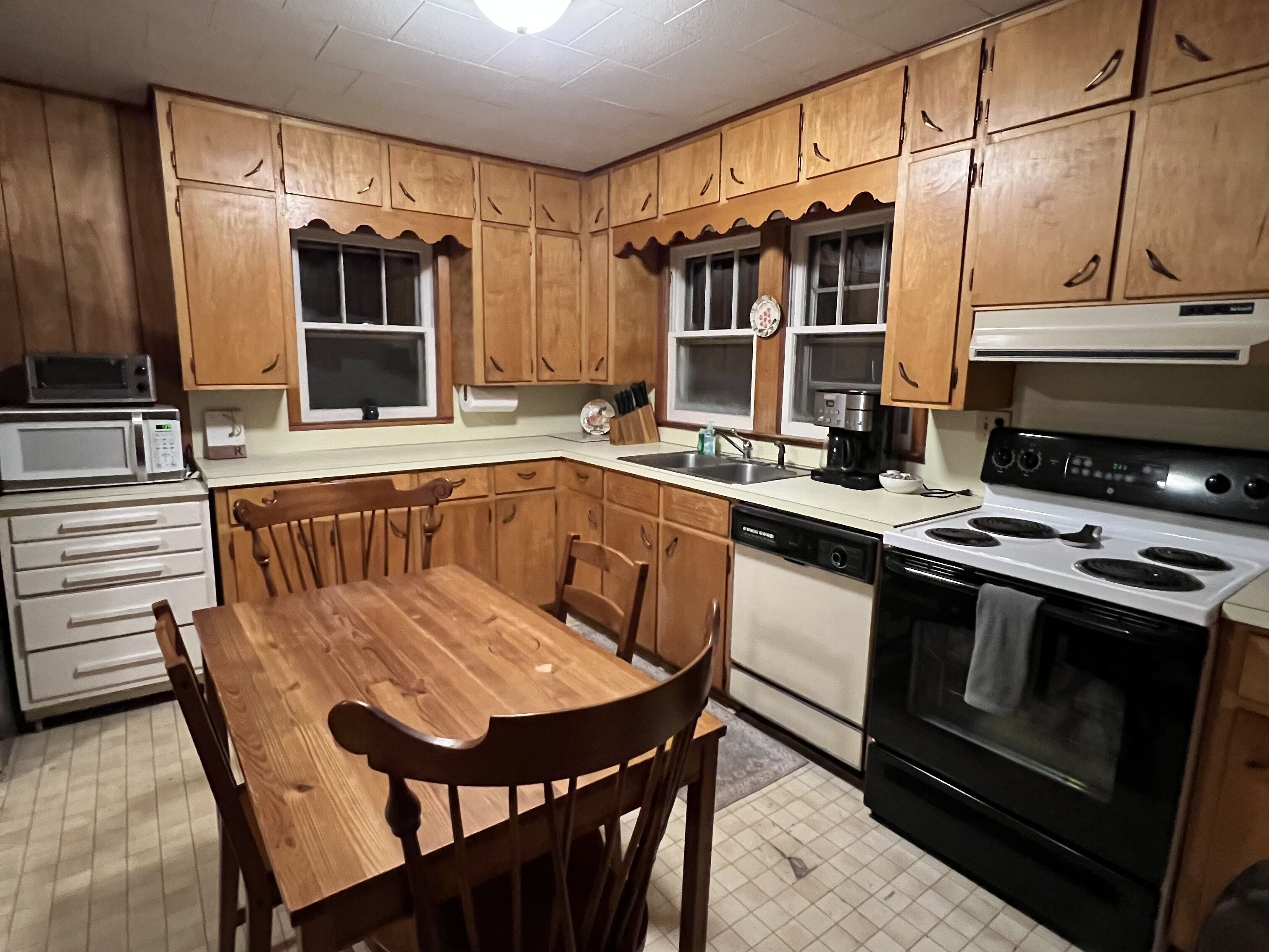 Directly on the River, Private, Swimming, FirePit, Grill, Great Wi-Fi