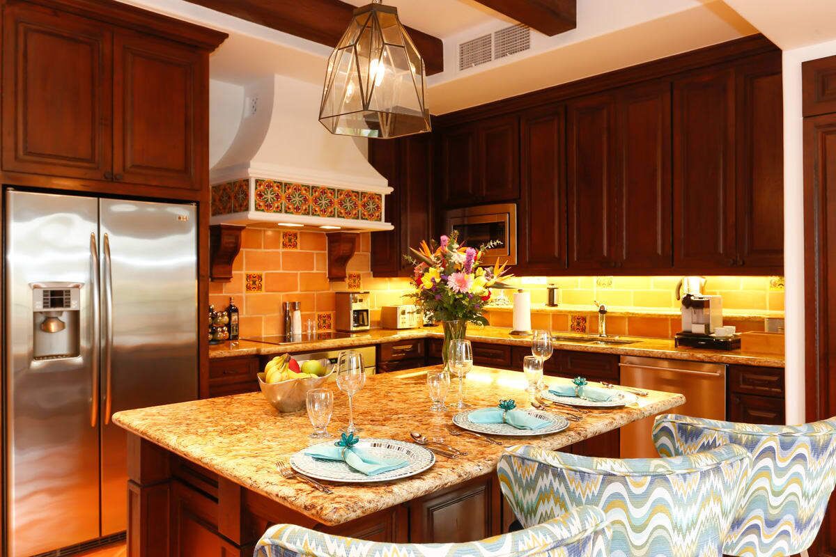 Luxury Condo at Exclusive Beachfront Hacienda Resort, Professional Service