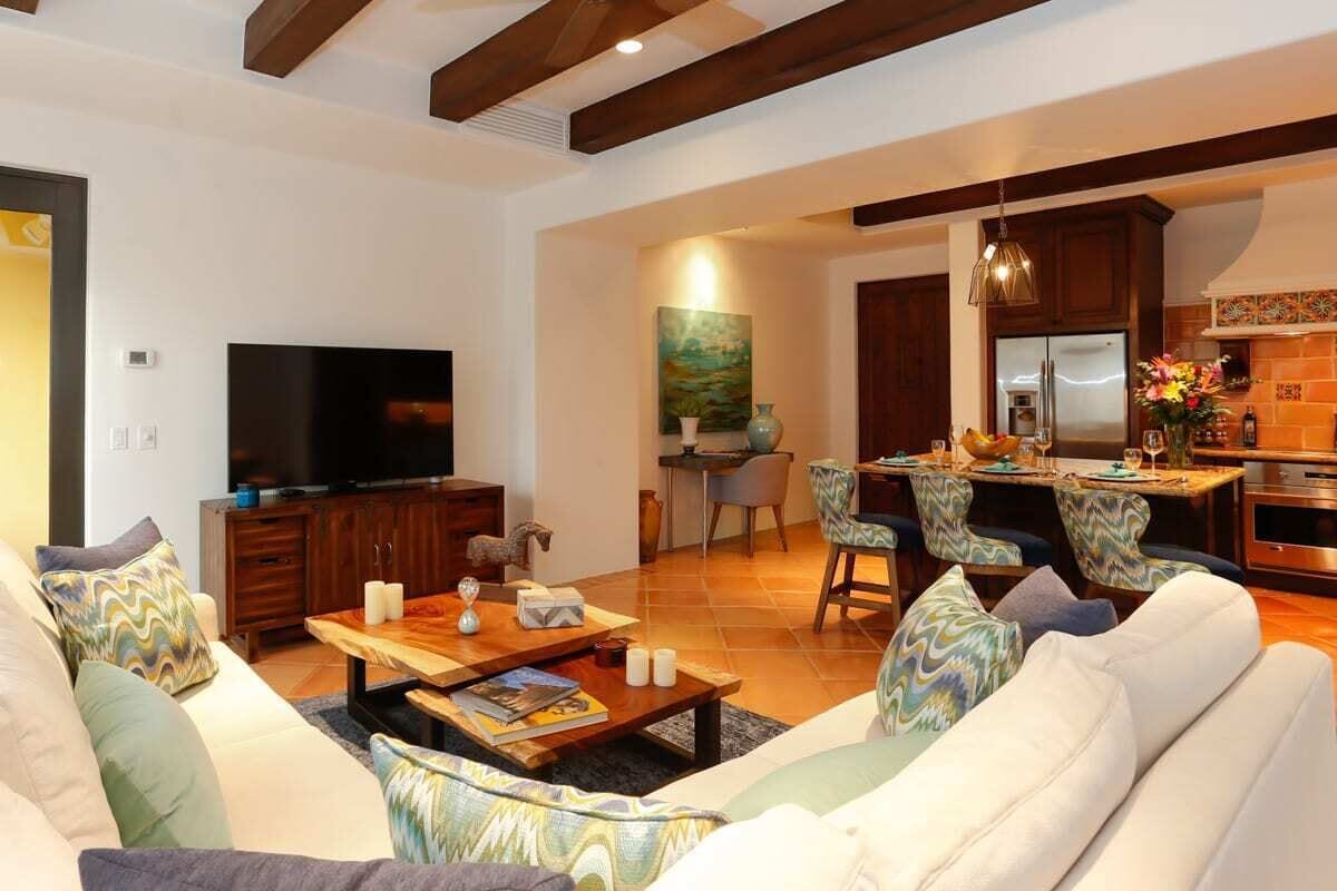 Luxury Condo at Exclusive Beachfront Hacienda Resort, Professional Service