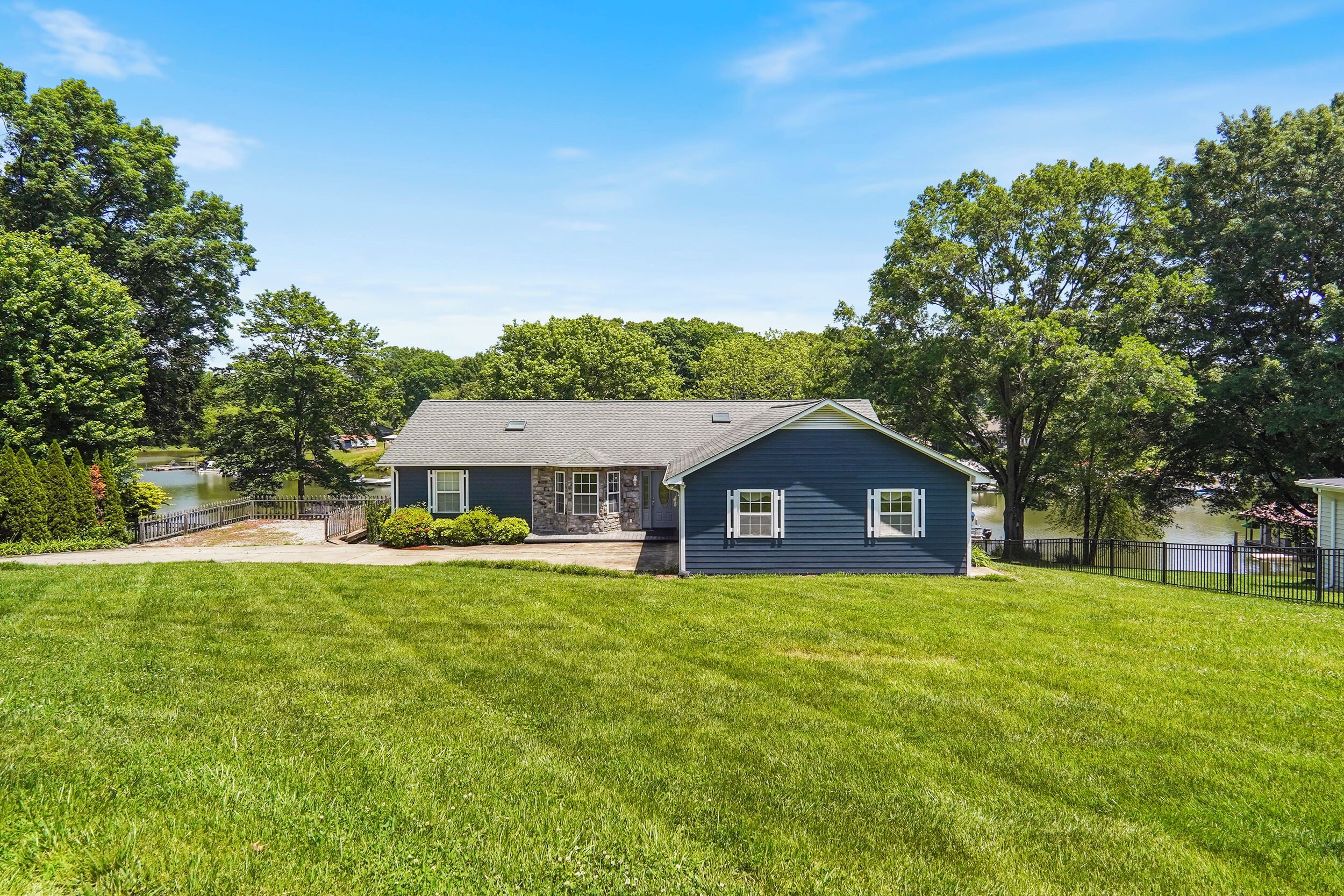 Private dock, hot tub, game room, paddle boat & fire pit!