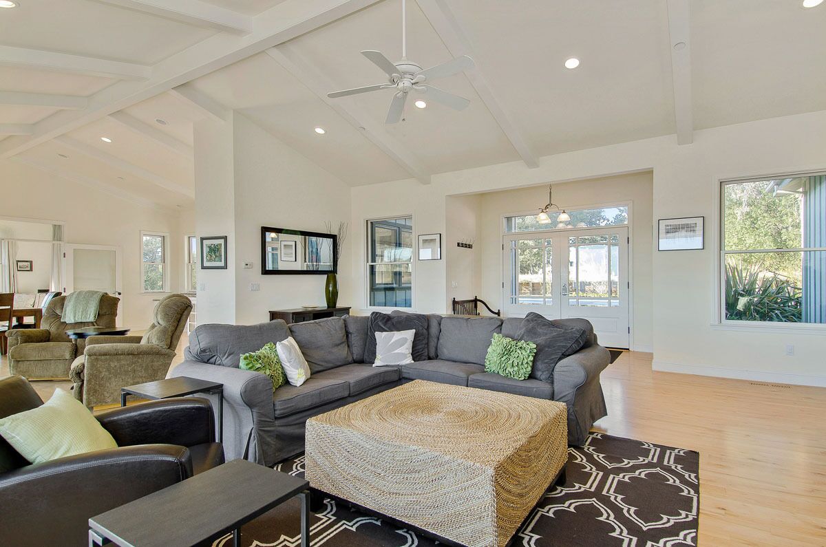 Spacious Home with Great View and New Infinity Pool/Hot Tub!!