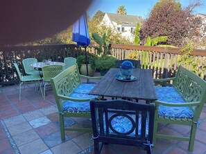 Outdoor dining - Book Summer Now! Best Beach House - Pets OK (Pleasure Point)