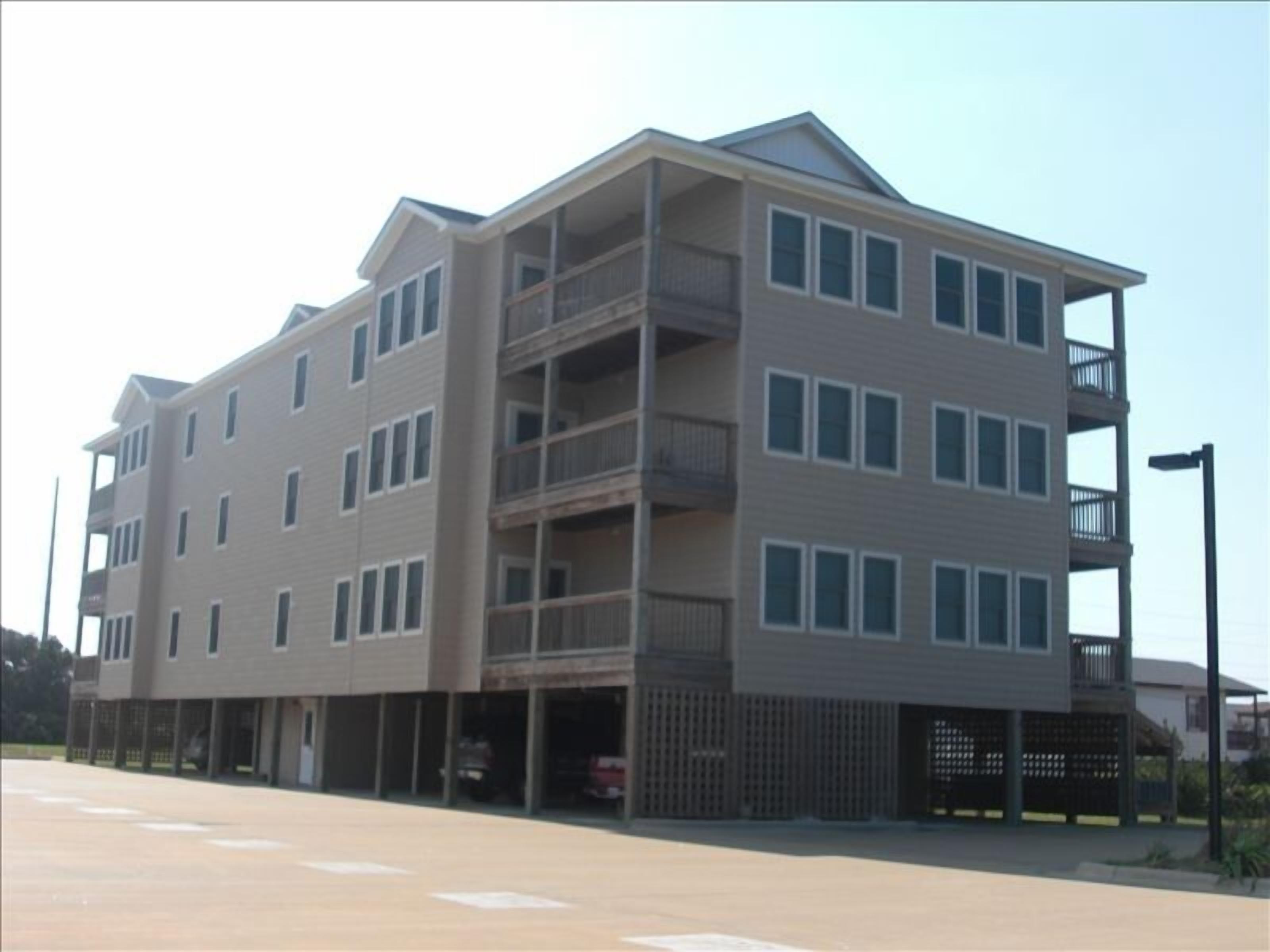 Jay's Nestegg -OBX Condo - Pool, Elevator, & Wifi