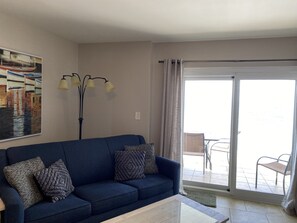 Una televisión, un reproductor de DVD