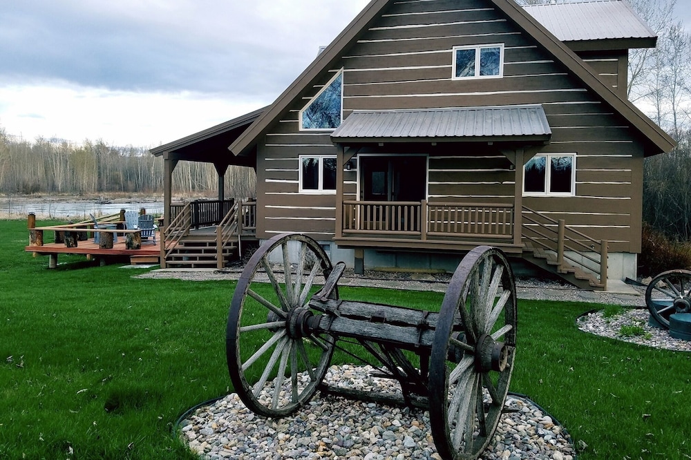 Osprey Riverfront Cabin