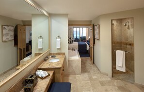 Baignoire, sèche-cheveux, serviettes fournies, savon