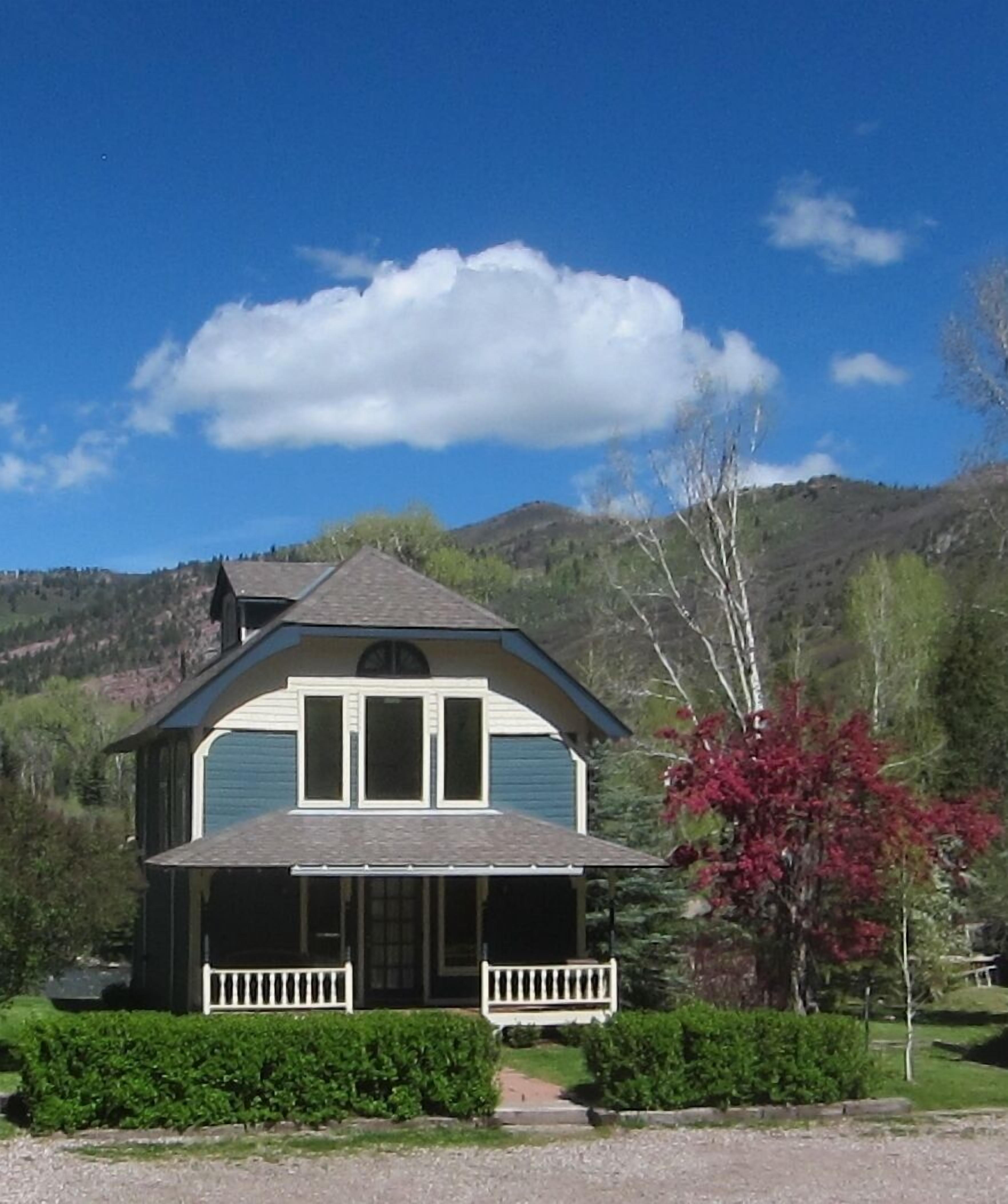 Romantic Riverfront Cottage