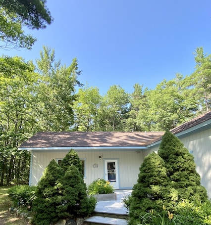 Exterior. Convenient in town location