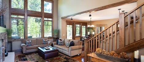 المنشأة من الداخل