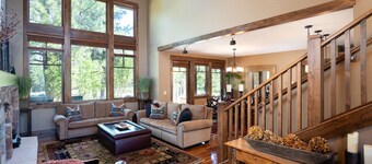 Dog-Friendly Villa, Steps Away From Old Greenwood's Driving Range!