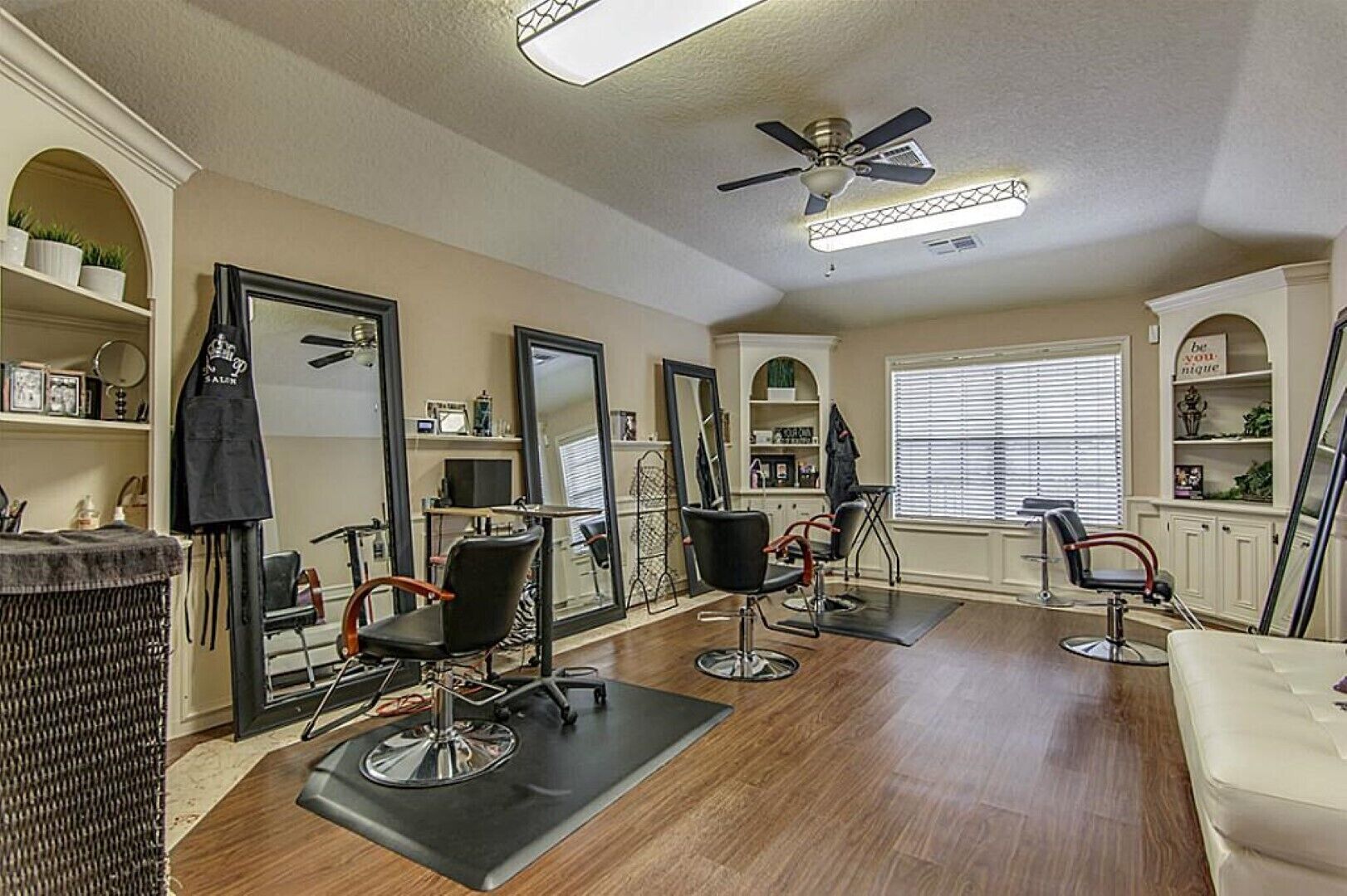 6 bedrooms, iron/ironing board, free WiFi