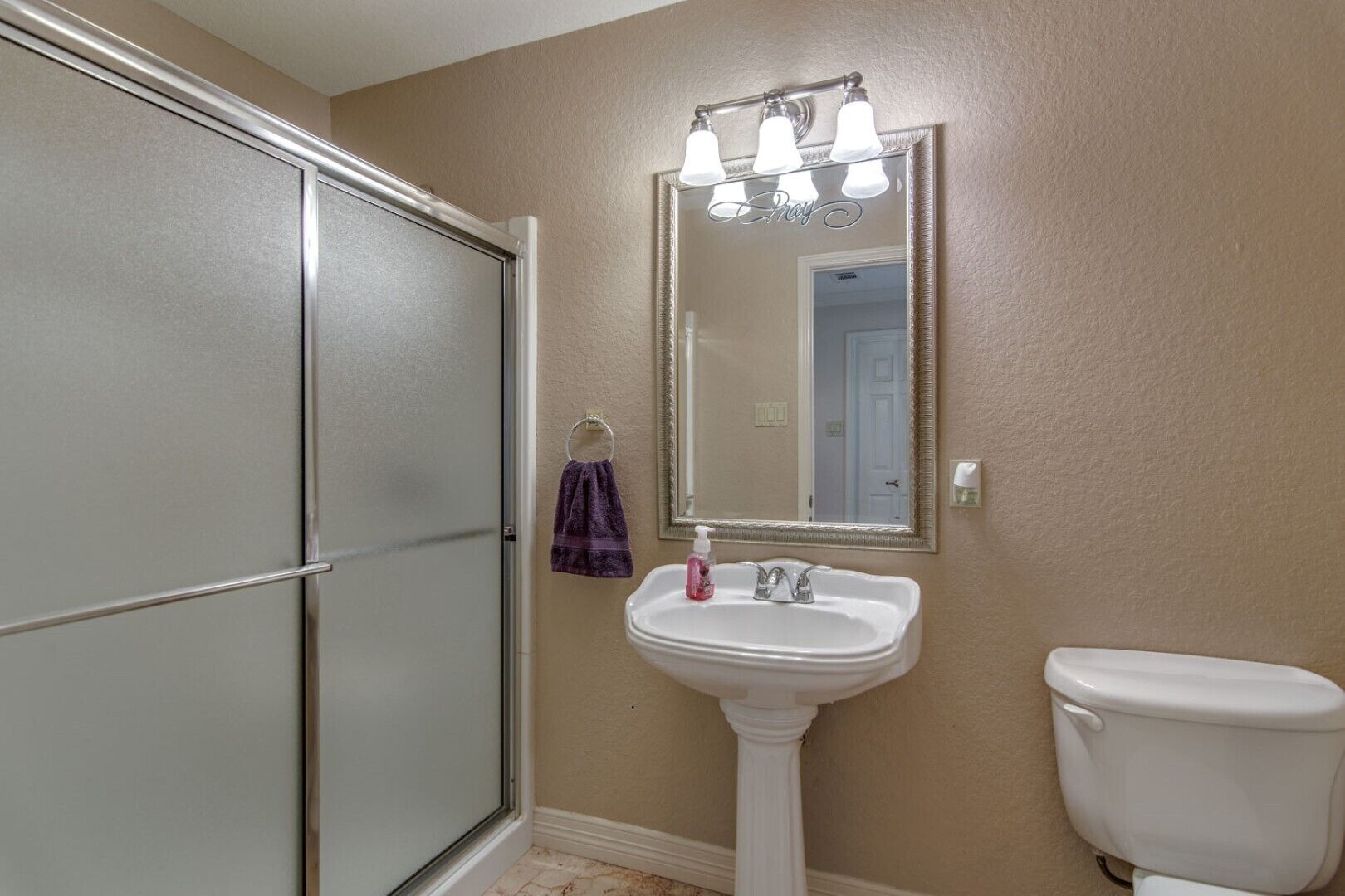 Spacious Peaceful Get-Away with a barn to host Events!