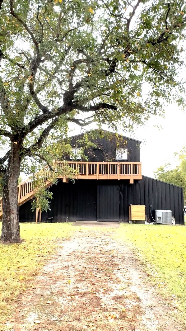 المنشأة من الخارج