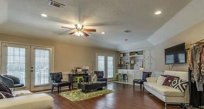 Spacious Peaceful Get-Away with a barn to host Events!