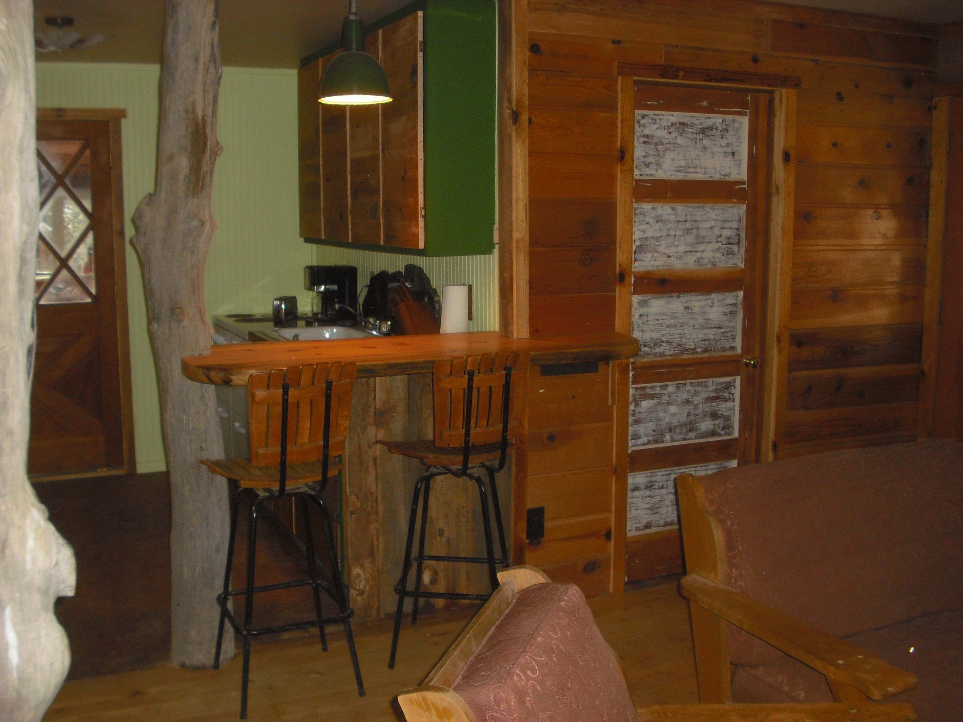Very Private Horse Friendly Dog Friendly Cabin in the Pines