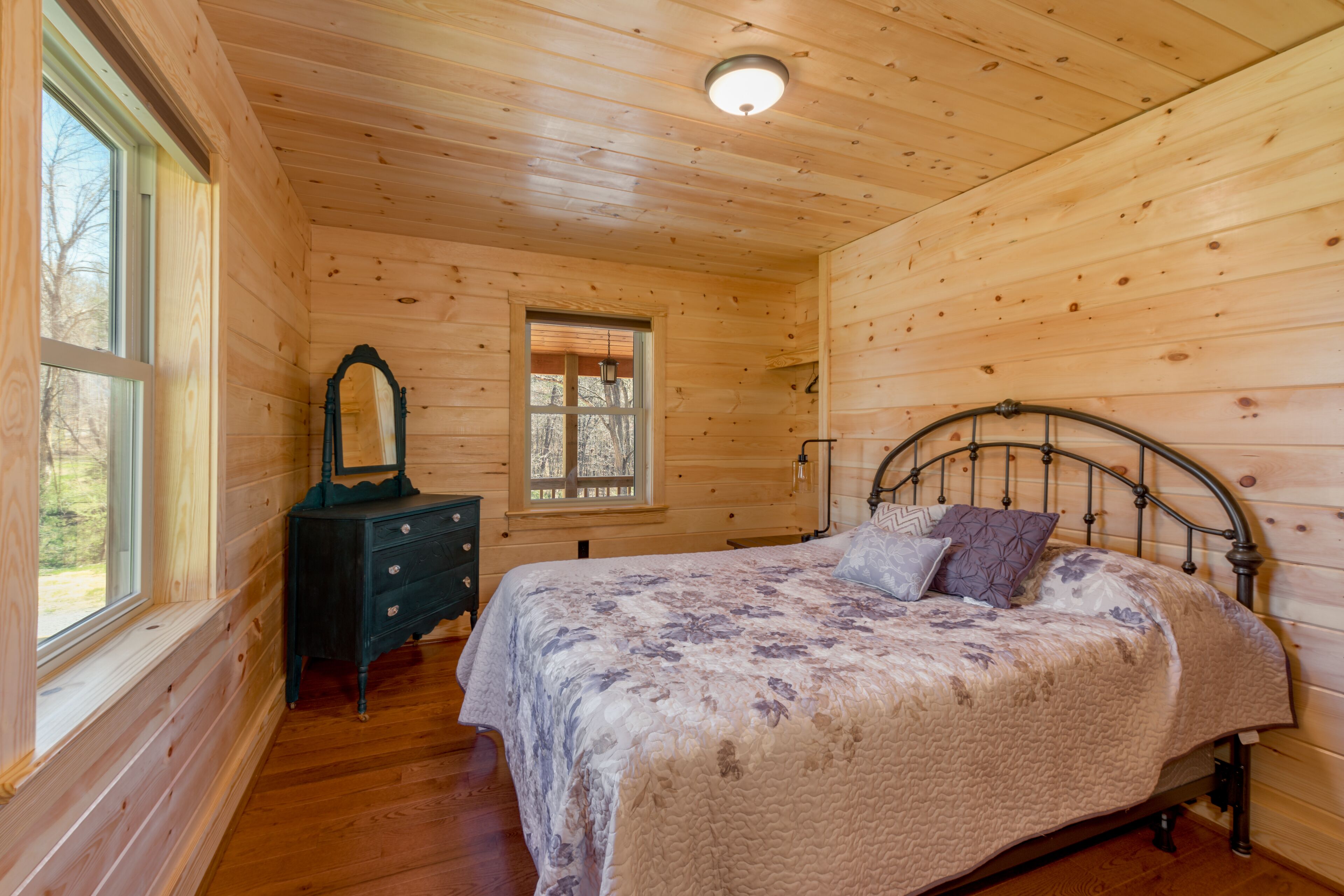 Brand New Cabin, Romantic, Private,Adjacent to George Washington National Forest