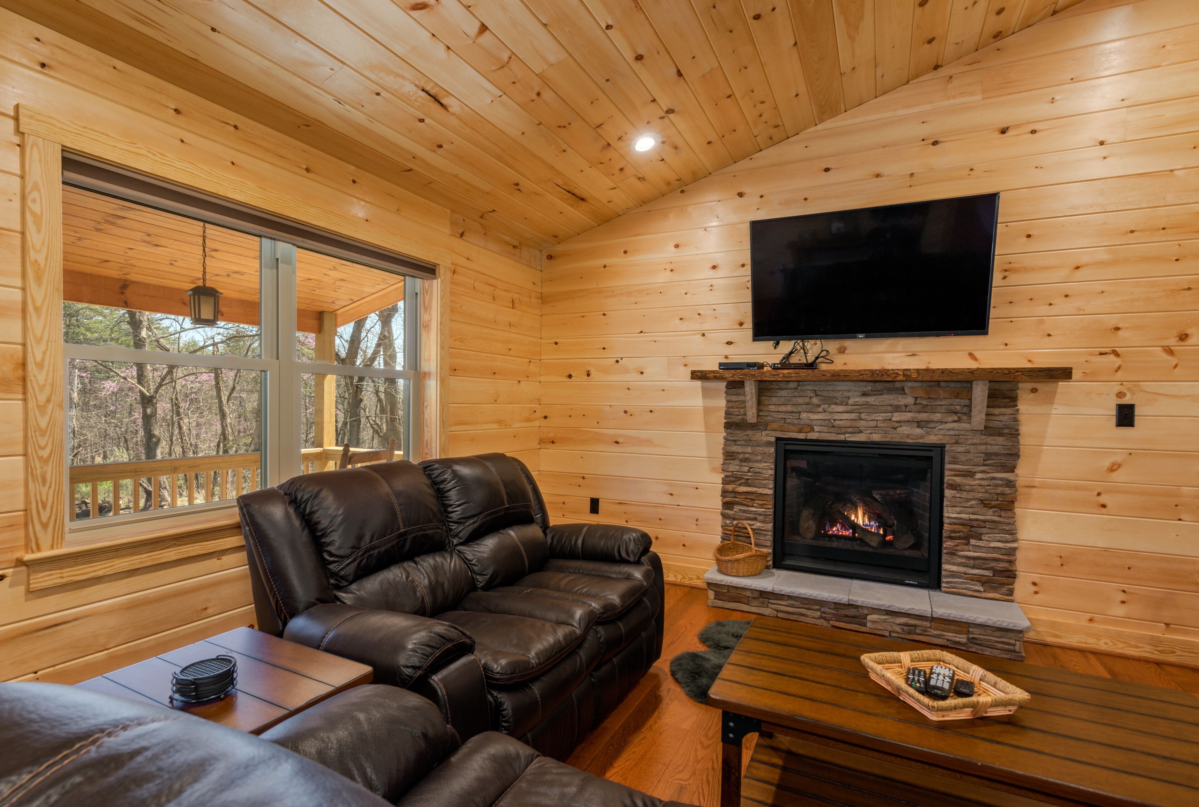 Smart TV, fireplace, DVD player