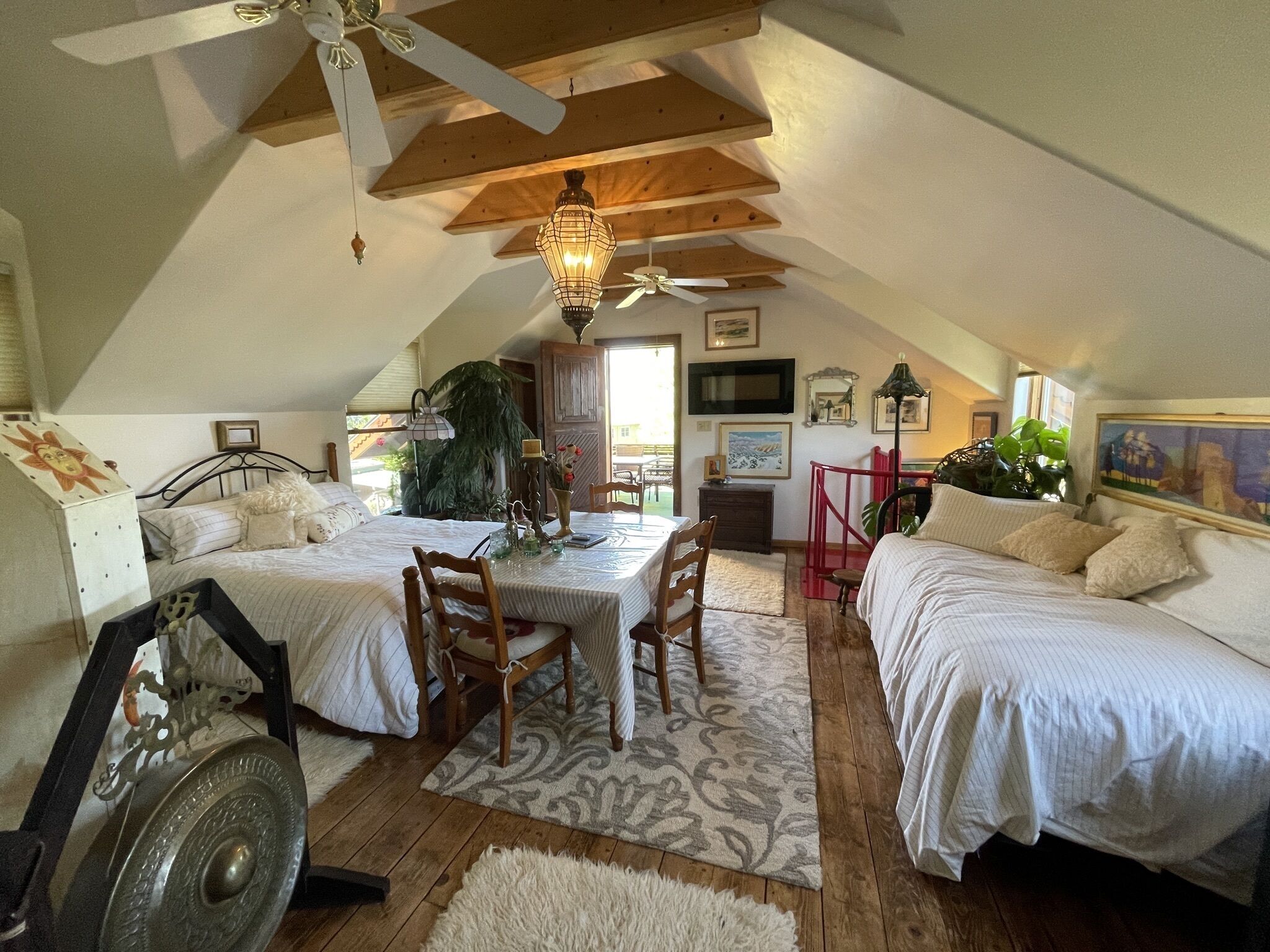 THE CASA CARMEN-ARROYO SECO! LOCATION 15 MINUTES FROM TAOS AND TAOS SKI VALLEY!