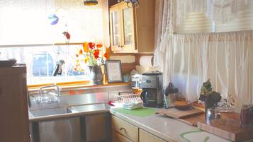 冰箱、微波炉、烤箱、炉灶