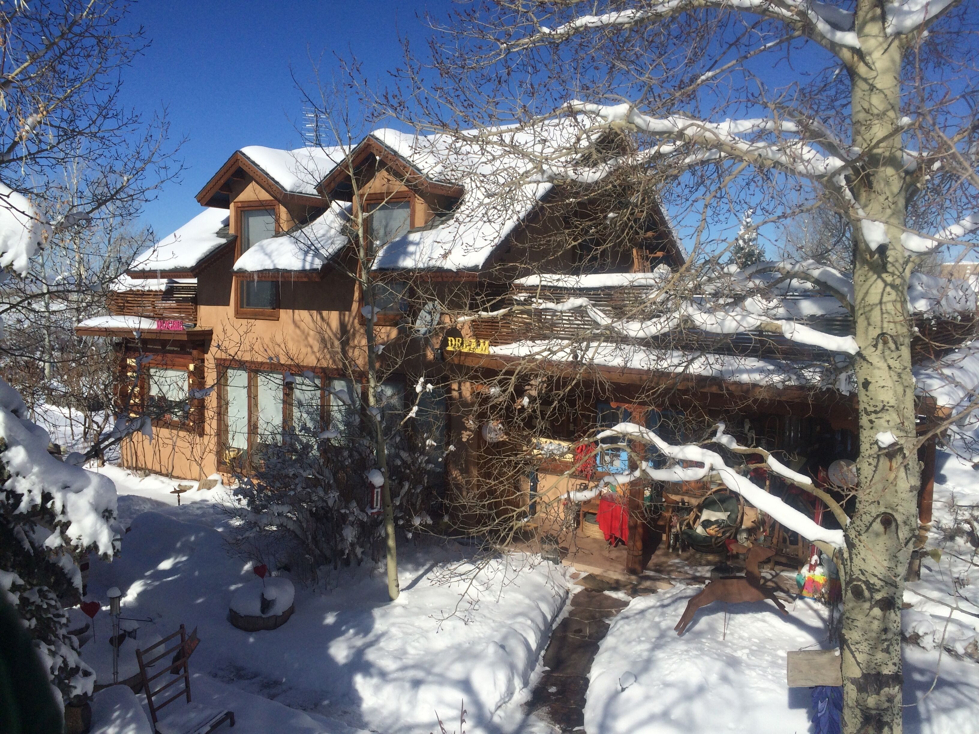 THE CASA CARMEN-ARROYO SECO! LOCATION 15 MINUTES FROM TAOS AND TAOS SKI VALLEY!