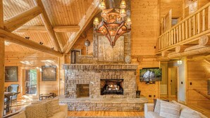 Smart TV, fireplace, video games, DVD player - Lakefront Home Full size Bar Games Fire Pit (Ellijay)