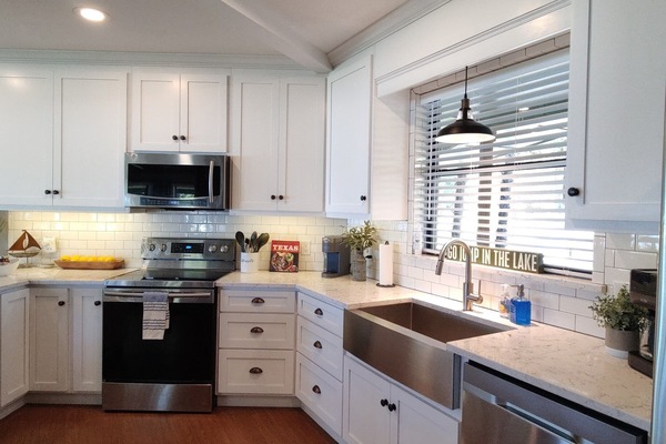 KĂŒhlschrank, Mikrowelle, Ofen, Herdplatte