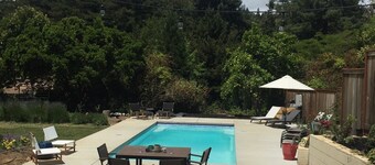 Sunny Poolside Winecountry Retreat