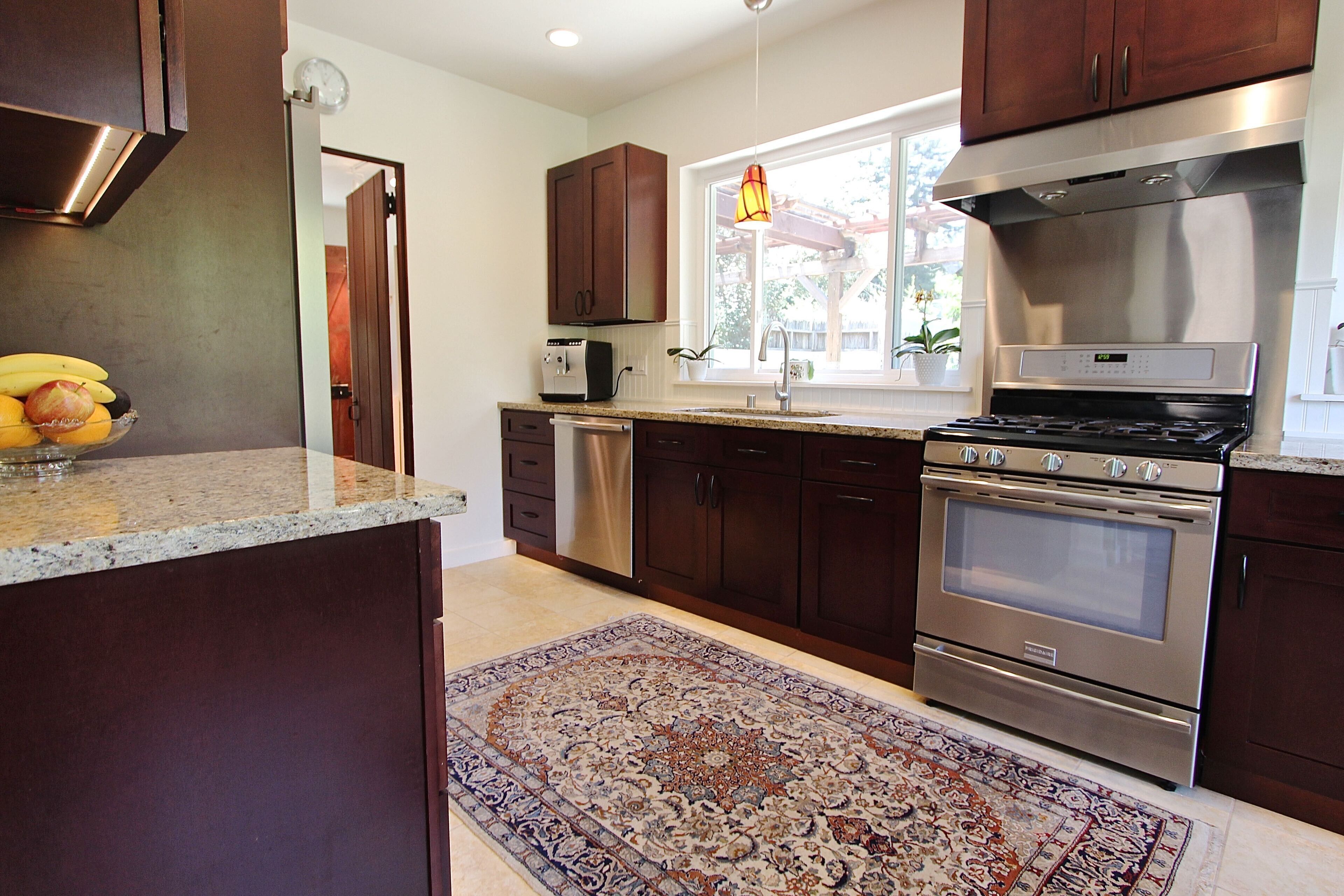 Sunny Hilltop Winecountry Retreat - Your Private Casa in Wine Country