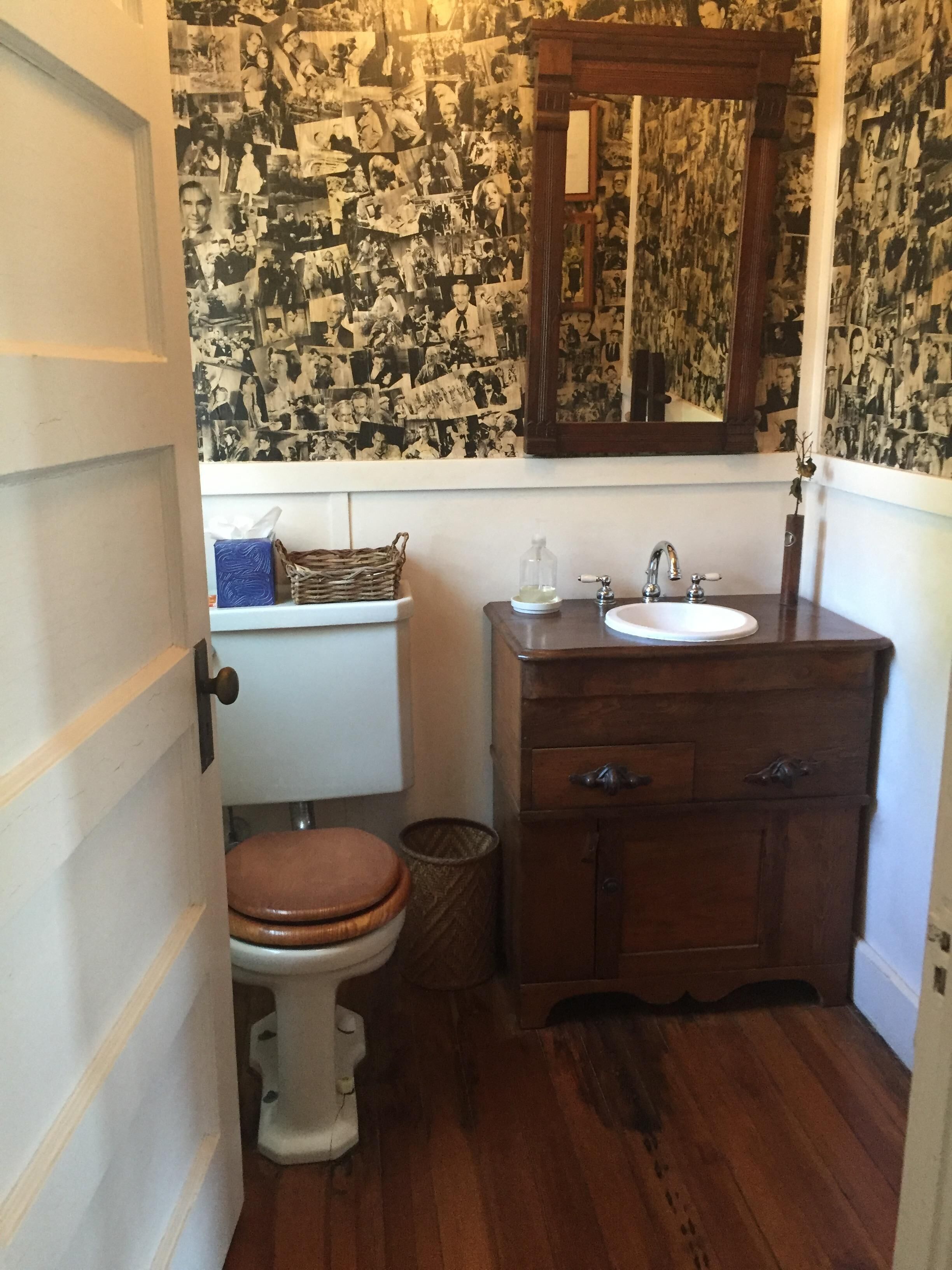 Gracious, Airy New London Cottage, Steps from Private Beach