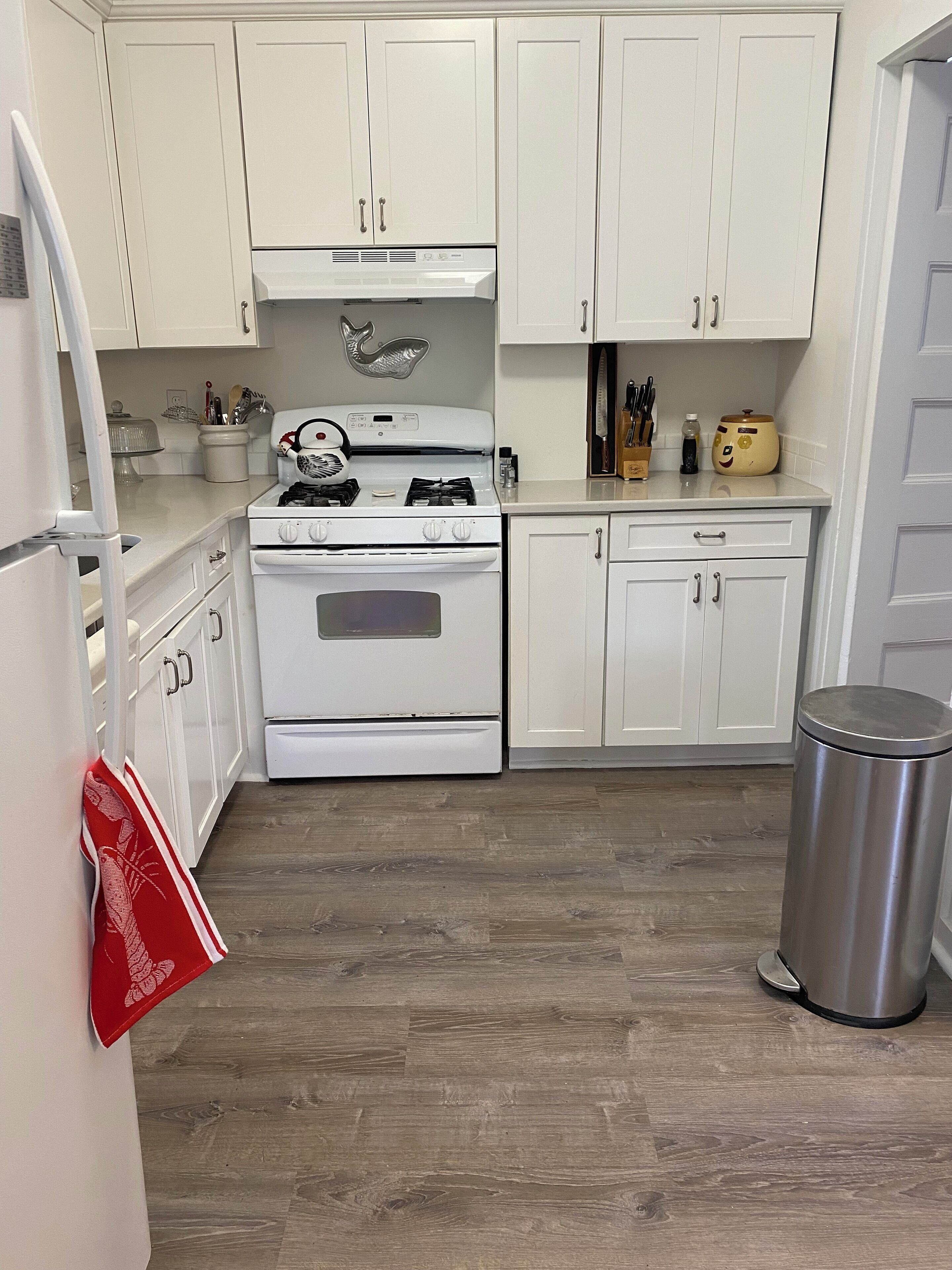 Gracious, Airy New London Cottage, Steps from Private Beach