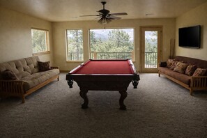 Smart TV, fireplace, DVD player