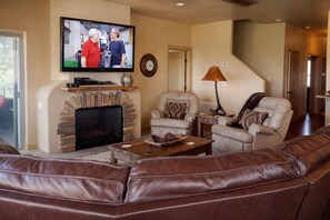 Smart TV, chimenea y reproductor de DVD 