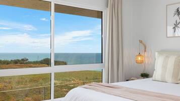 3 slaapkamers, een strijkplank/strijkijzer, reisbedje, gratis wifi