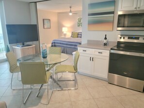 1 habitación, escritorio, wifi y ropa de cama