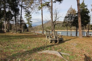 Property grounds - Knot 4 Reel' gentle slope, private hot tub, double deck dock, slide. 5 bathroom (LaFollette)