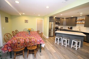 Dining - Knot 4 Reel' gentle slope, private hot tub, double deck dock, slide. 5 bathroom (LaFollette)