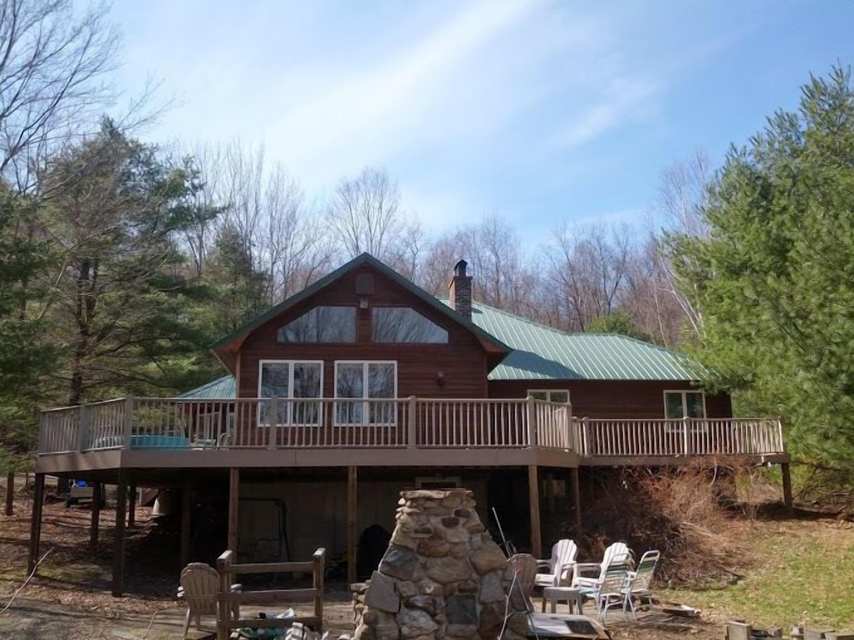 5 Br 2.5 Ba Lakeside Home On Great Sacandaga Lake 50' Beach, Large Dock and Deck