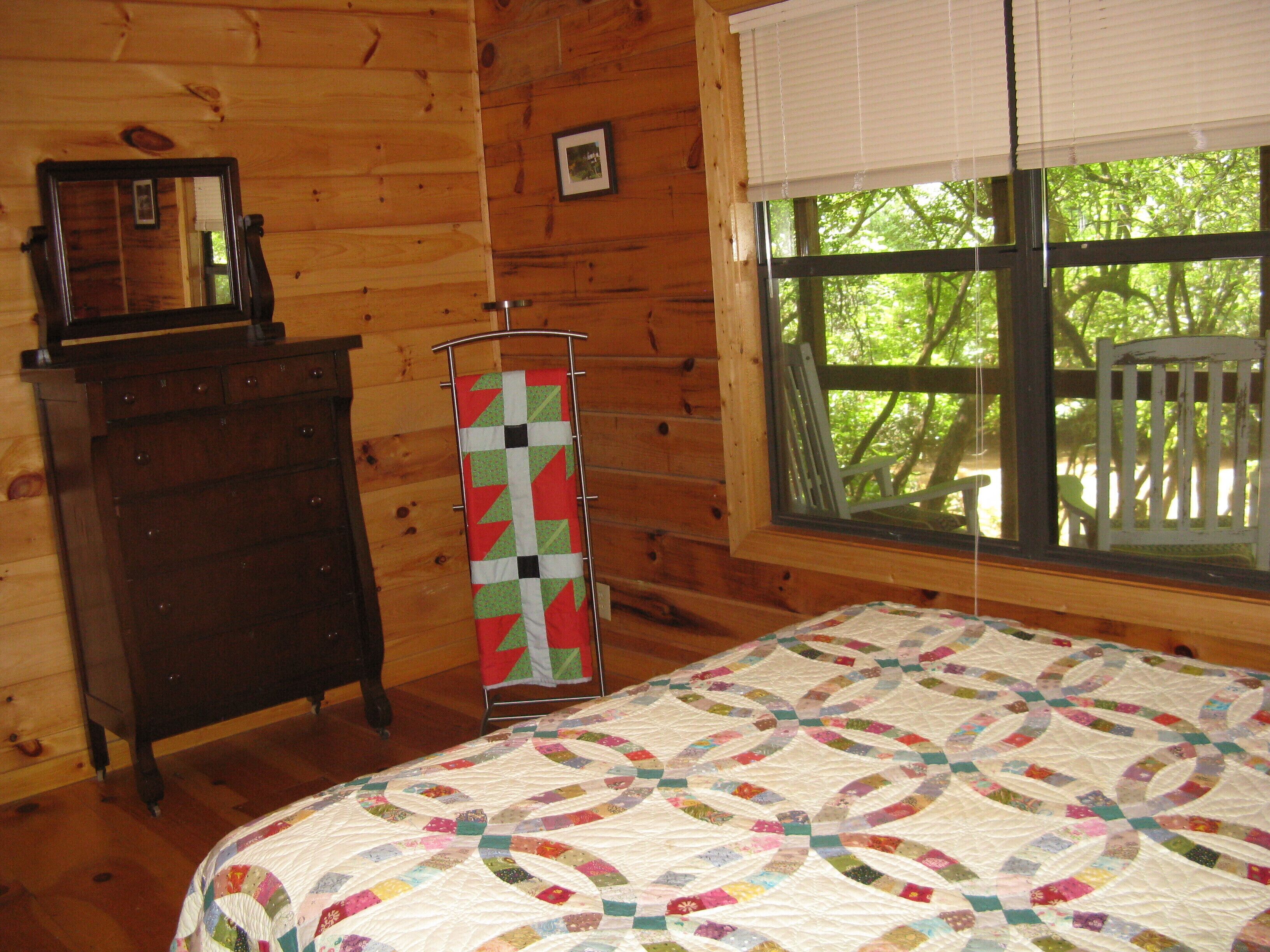  Clean, Comfortable, Away from the Crowds Great Value Right on the River!