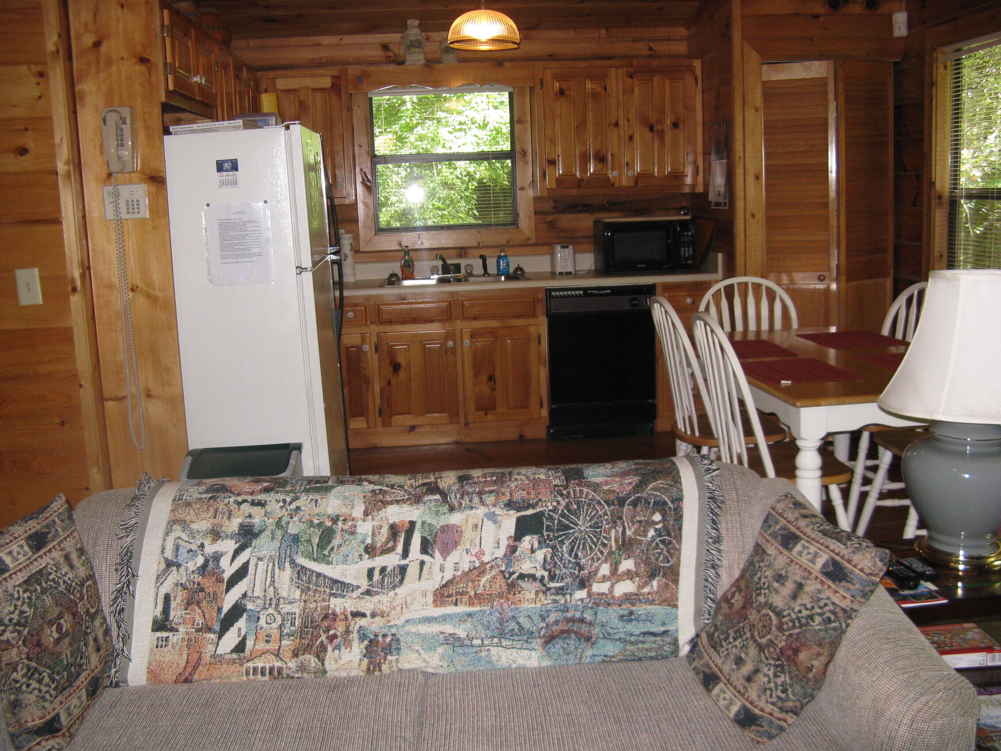  Clean, Comfortable, Away from the Crowds Great Value Right on the River!