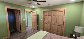 3 bedrooms, desk, iron/ironing board, free WiFi