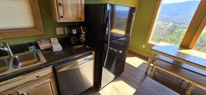 Fridge, microwave, oven, stovetop - CHERIES CHALET! Hot tub, Gas grill, Quiet, Centrally located,Dogs,AMAZING VIEWS! (Sevierville)