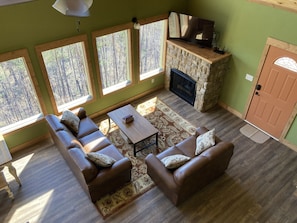 TV, fireplace - CHERIES CHALET! Hot tub, Gas grill, Quiet, Centrally located,Dogs,AMAZING VIEWS! (Sevierville)