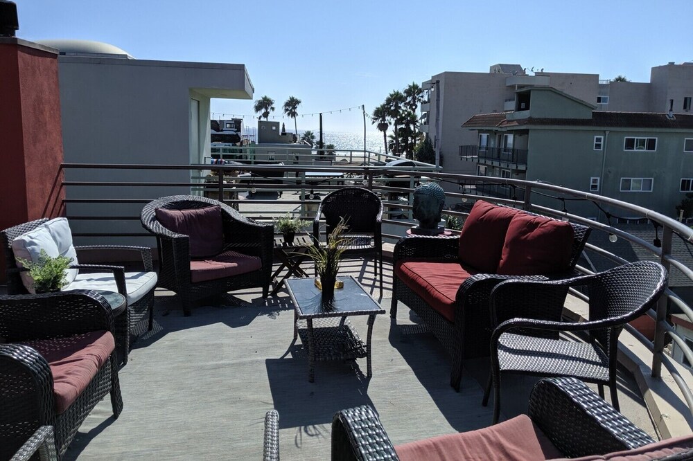 Heaven At The Beach and 500 sf ocean deck