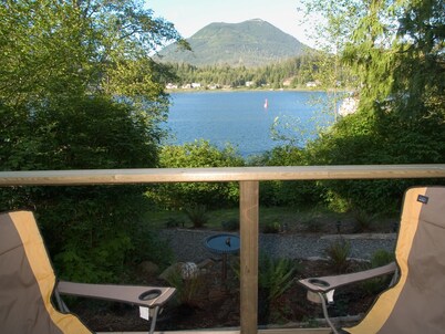 Romantic, pet-friendly waterfront suite; close to amenities, trails & beaches.