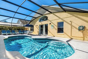 Outdoor pool, a heated pool - Stunning Disney Private Lake Front Villa, beautifully upgraded with games room (Kissimmee)