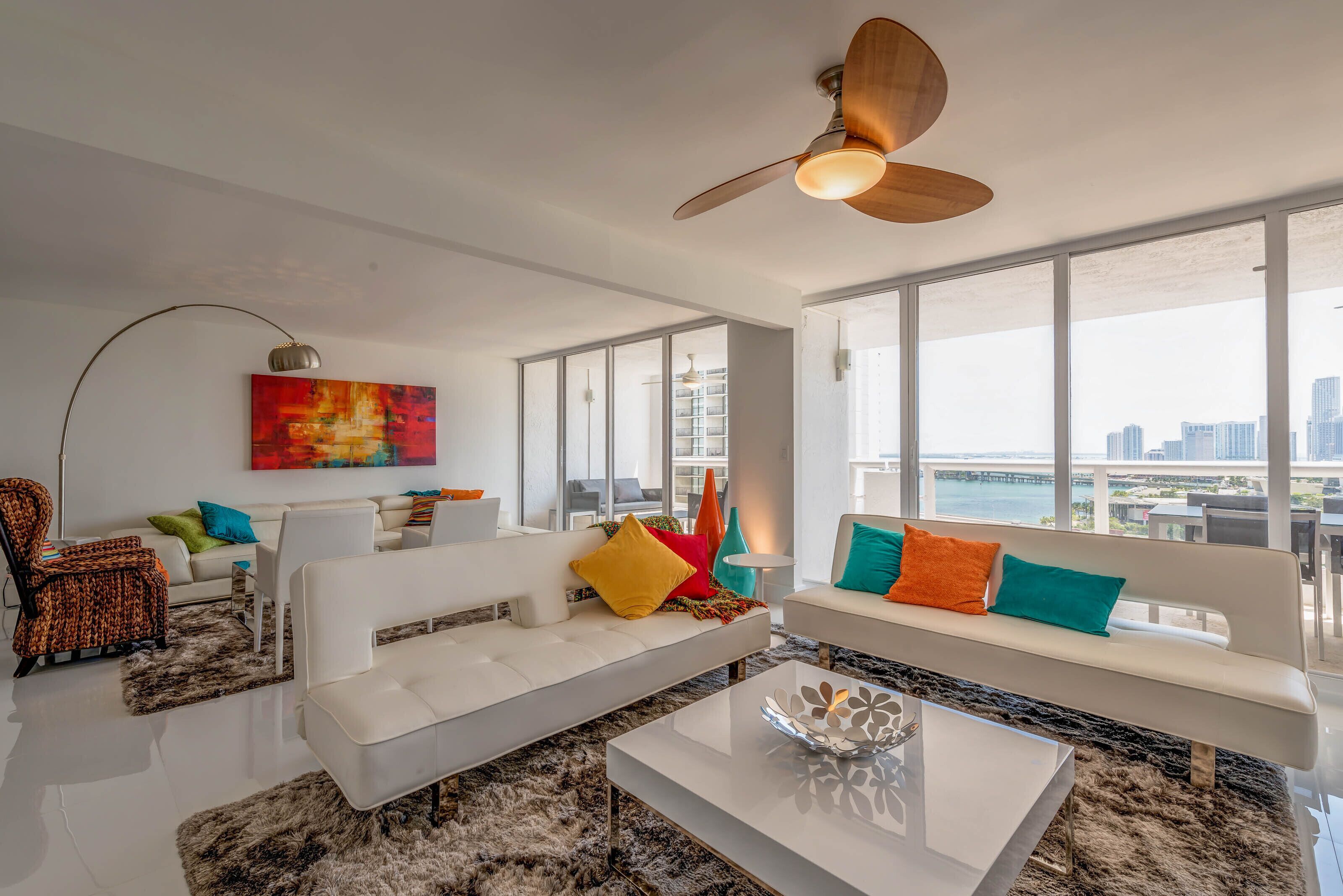 High-End Oversized 2/2 Condo With Miami, Bay, Marina And City Views