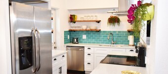 Corner-Lot 3 Bedroom House, renovated, short walk to the beach!