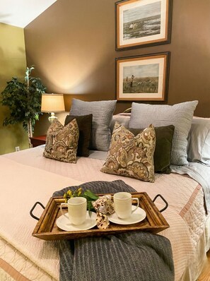 4 habitaciones, escritorio, tabla de planchar con plancha y wifi