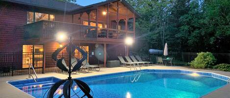 Alberca al aire libre y alberca climatizada