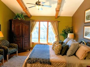 4 bedrooms, desk, iron/ironing board, WiFi - Spacious 4BR Near Lake Geneva - Minutes to Ski - Scenic Views & Wood Fireplace (Lyons)